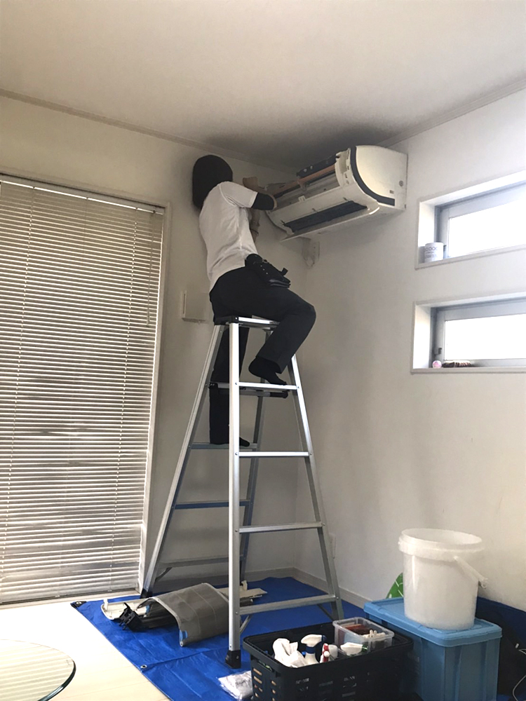 S__72032385 エアコンクリーニング作業